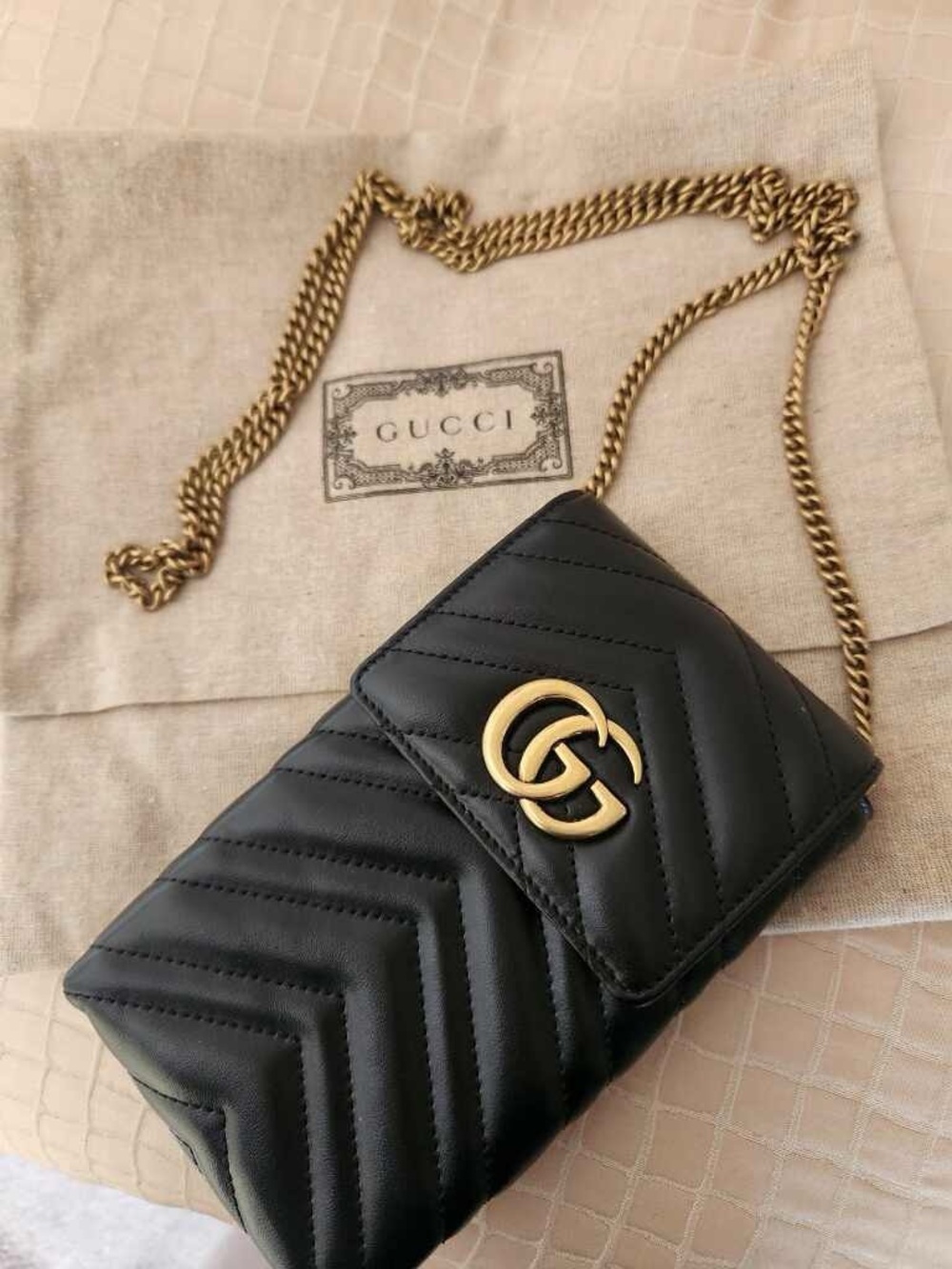 GUCCI GG MARMONT BLACK QUILTED LEATHER CROSSBODY BAG WITH GOLD CHAIN